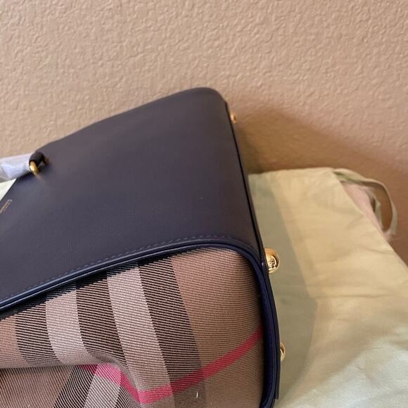 Burberry Banwell Tote navy Leather Shoulder Bag New - Picture 7 of 8